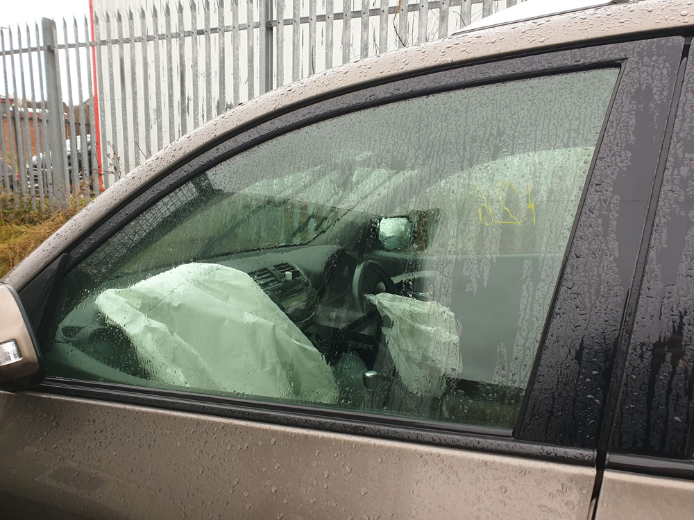 Toyota Rav4 XT-R D4D Door window glass passenger side front